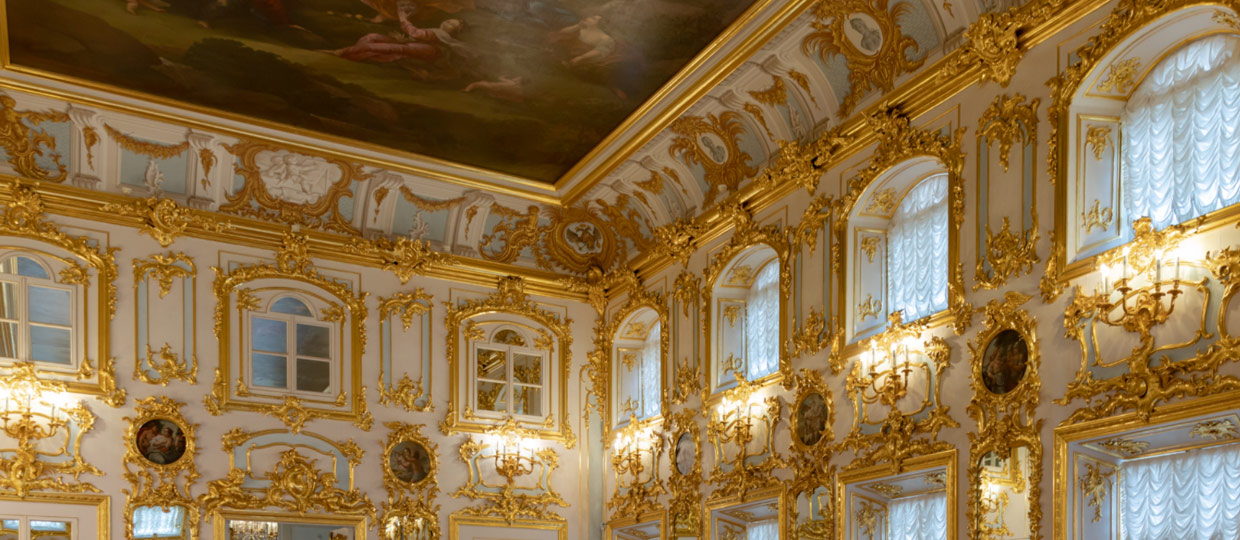 Peterhof Palace, Saint Petersburg, Russia - February, 2020: Baroque Interior  of Dining Room Decorated with Golden Baroque Editorial Stock Photo - Image  of furniture, ceremonial: 180261378